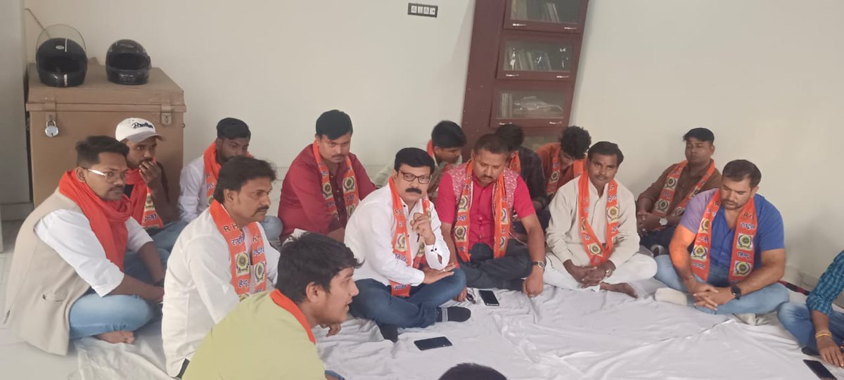 satyaduberhs's tweet photo. आज राष्ट्रीय हिन्दू संगठन - Rhs  प्रयागराज के राजरूपपुर मण्डल की प्रथम बैठक सपन्न हुई 
आगामी 20 फरवरी 2023 से हिन्दू राष्ट्र के आंदोलन की तैयारियों पर जोर दिया गया 
आप सभी पदाधिकारियों को बधाई एवम शुभकामनाएं https://t.co/g9PCDu9XZY