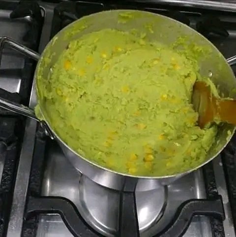 DrDennisOuma's tweet photo. The #Mukimo; one of the African healthiest traditional foods.Mukimo is full of phytonutrients,antioxidants, vitamins ,dietary fibre ,whole carbohydrates. https://t.co/GJKU4r5NWZ