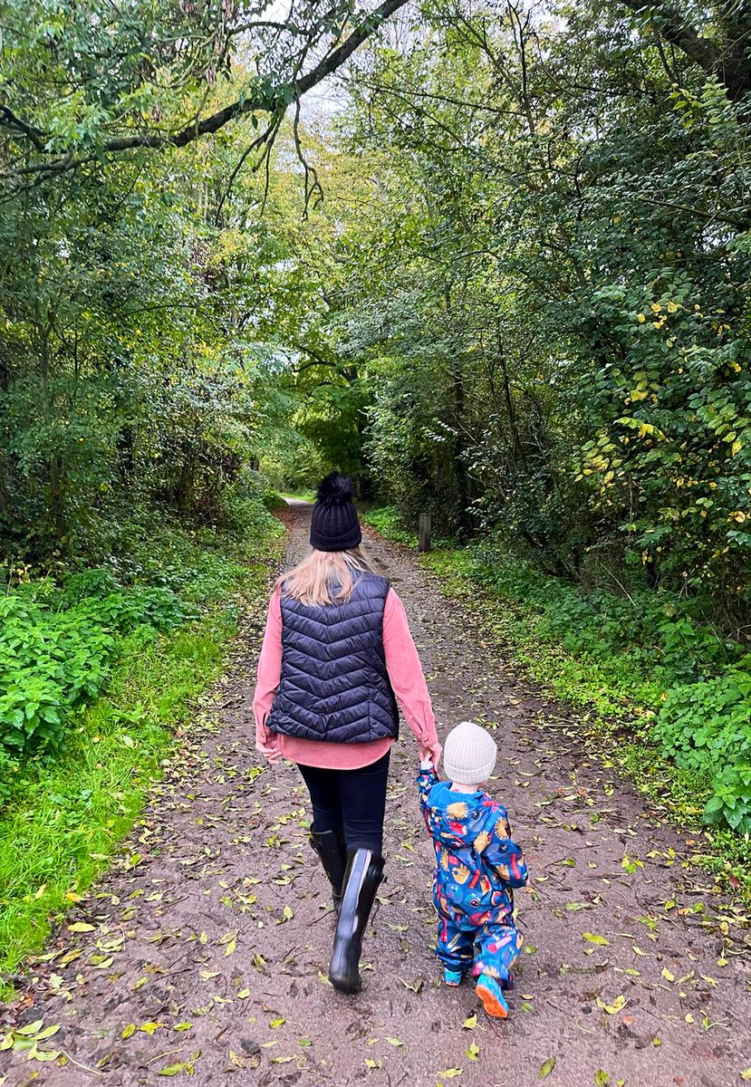 MrsF202's tweet photo. Muddy walks, puddle splashing, fresh air, autumn colours & a lovely hot chocolate at one of our fav pit stops along the canal π
#sundayvibes #Sunday #sundaystomp #getoutside #nature #Autumnwatch https://t.co/eE2AnlLImT
