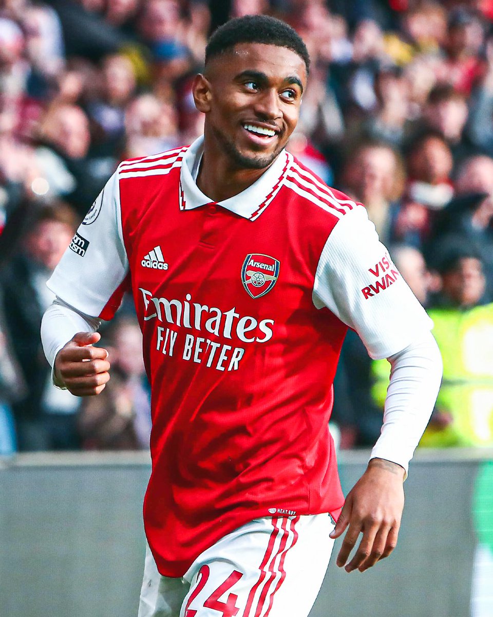 visubal's tweet photo. ⚽️ | Arsenal are back on 🔝 of the Premier League with a big 5-0 win over Nottingham Forest! 

An Arsenal blitz at the start of the second half put the game well beyond Forest as substitute Reiss Nelson struck twice. https://t.co/gmXoYIlzYb