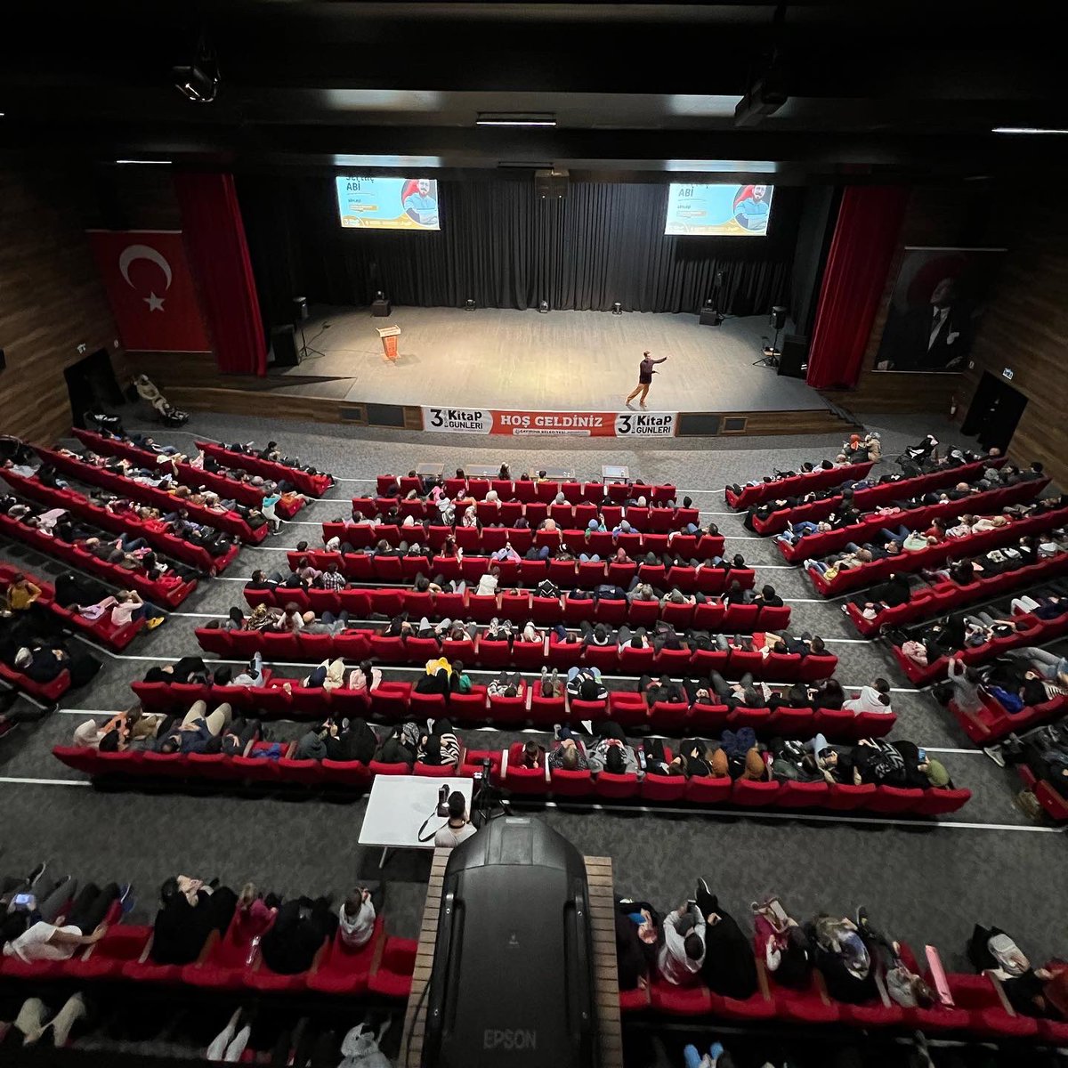 sertacabii's tweet photo. Süpper bir buluşmaydı🏆

Bugün Kocaeli/Çayırova’da kardeşlik buluşmamız vardı. Çevre il ve ilçelerden gelen çocuklarımız ve ailelerimizle koskoca salona doluştuk. Youtube ve oyun dünyasının gerçek yüzünü konuştuk. Tek tek her kardeşimizle hatıra fotoğrafları çektirdik. https://t.co/9iSyLlSPHt