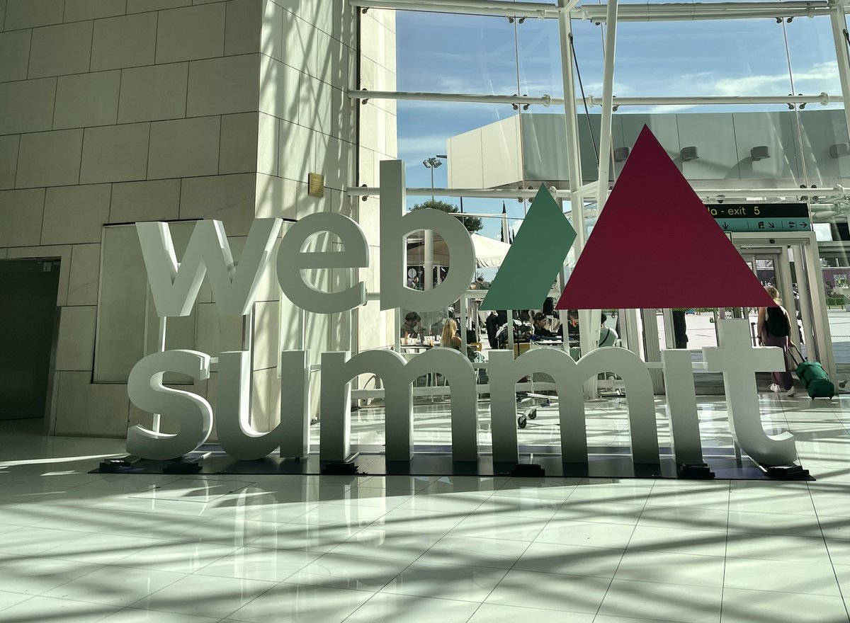 julilebed's tweet photo. @martyswant @WebSummit Lisbon airport’s most pictured spot these days https://t.co/HTz816p9uY