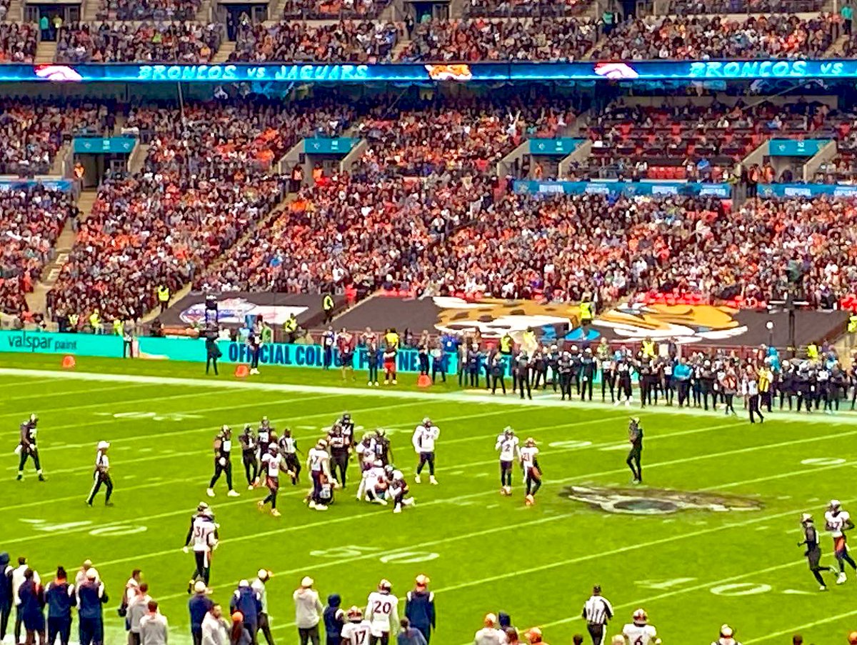 This weekend in London, family members from @SSAFA’s Bereavement Support Groups have been accompanying an equivalent US delegation from @TAPSorg @teams4taps, visiting the @HCavMuseum and #DENvsJAX courtesy of the @NFL.