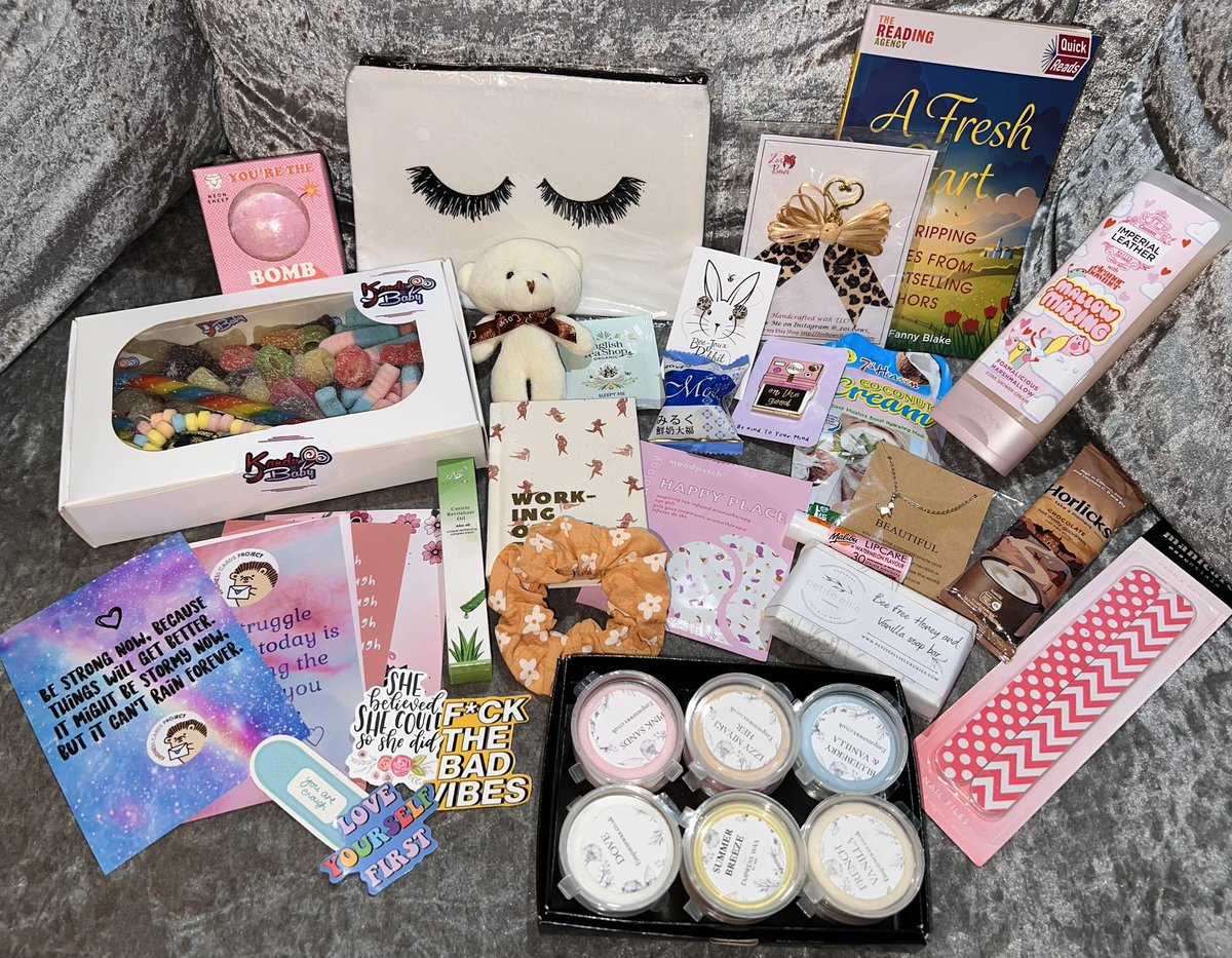 kindnesscardsp's tweet photo. Kindness package which I delivered earlier this week to an amazing lady who lives in my local area 💗
#kindnesscardsproject
#oldhamhour
#oldham #charity https://t.co/zFDwbkinHk