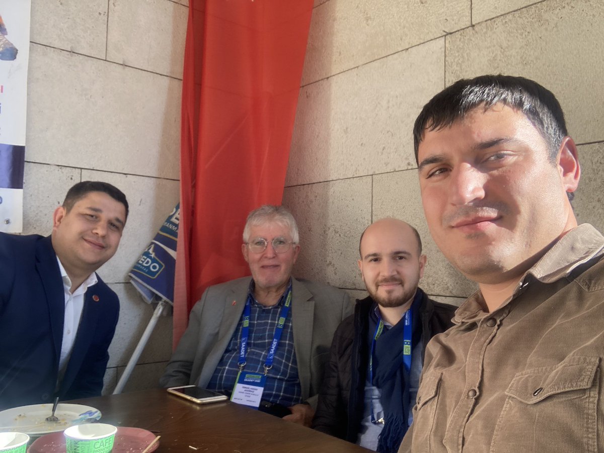 kongreler sadece seçime değil 
uzun zamandır göremediklerimiz ile kucaklaşma, muhabbet vesilesi de oluyor.

illeri/insanları - küskünleri/barışıkları - büyükleri/küçükleri bir araya getiriyor.