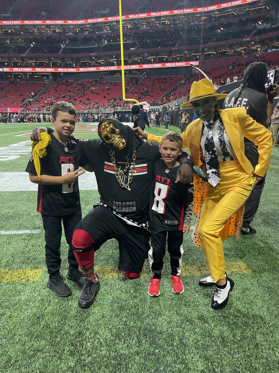 Love Halloween at the ‘Benz almost as much as our ⁦<a href="/AtlantaFalcons/">Atlanta Falcons</a>⁩ . #falcons #riseup #halloween