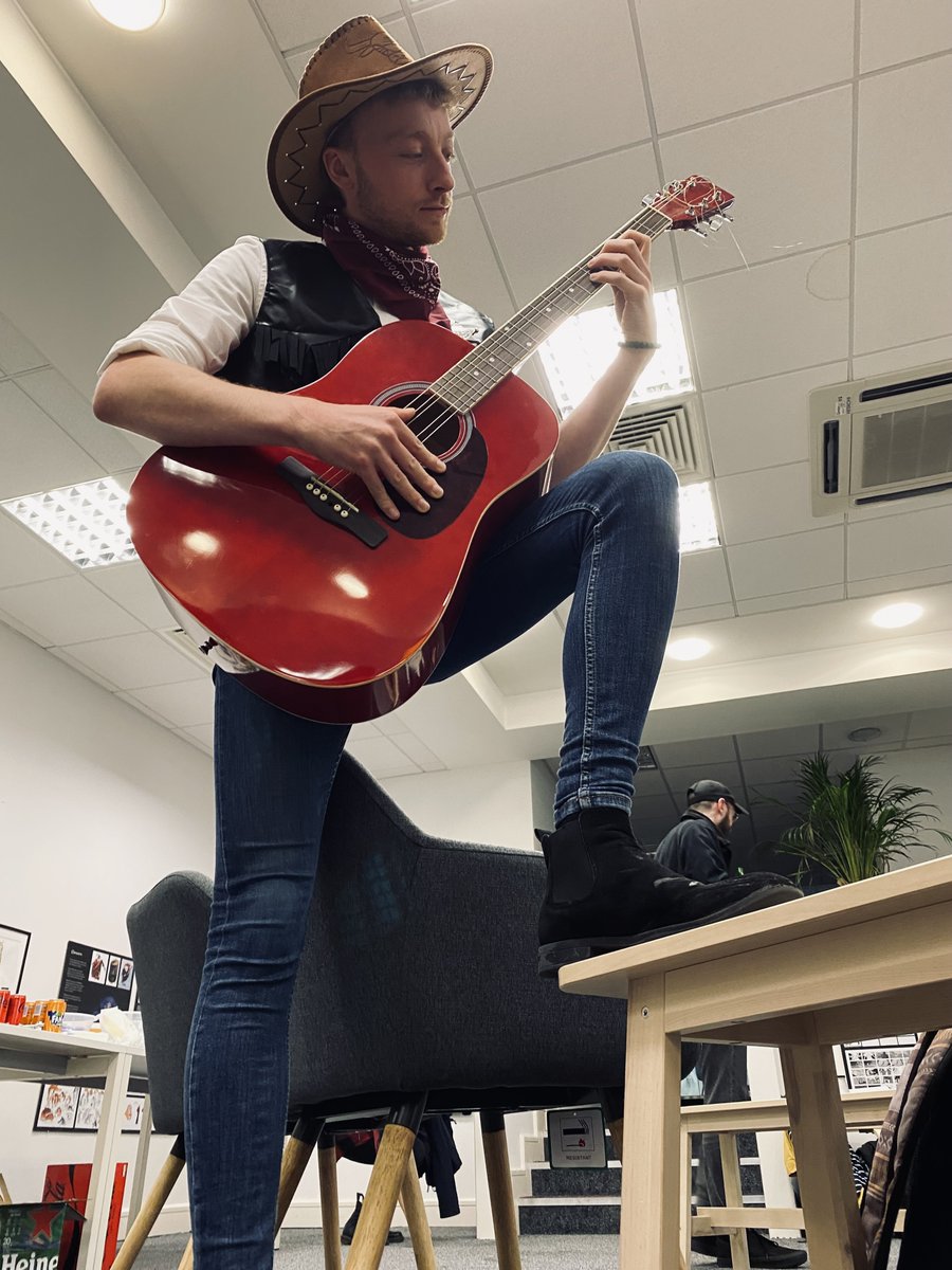 KevinCarolan48's tweet photo. This year I went as my Spotify Playlist. https://t.co/npUAqo6Jgw