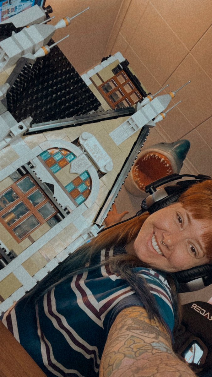 🦈FatherShark🦈 on Twitter: "Live now! https://m.twitch.tv/skylarshark"