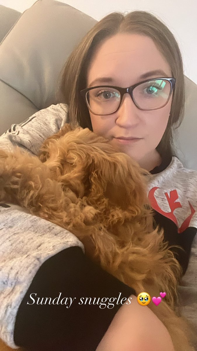 LooRiley's tweet photo. Sunday snuggles with Minnie pup🫠🥹💕 https://t.co/JWP85MT7jq