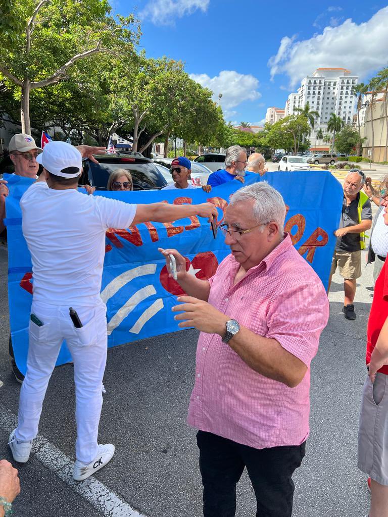 EmbaCubaUS's tweet photo. The economic damages caused by the blockade of the communications and information technology sector, including telecommunications in #Cuba, during the period from January to July 2021, are estimated at 37 million 520 thousand 578 dollars. #LiveBetter #EndTheEmbargo https://t.co/6fgQvOtBB2