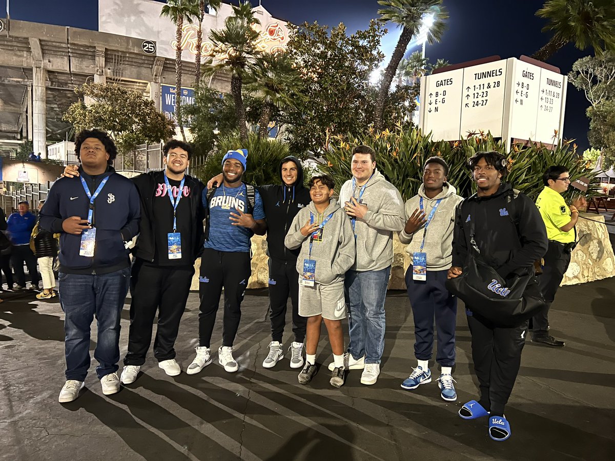 Had a great time @ The Rose Bowl cheering on their Bosco Brothers!! “Past, present & future Braves!!” @boscofootball @COACH_T_BULLOCK #BoscoBrotherhood