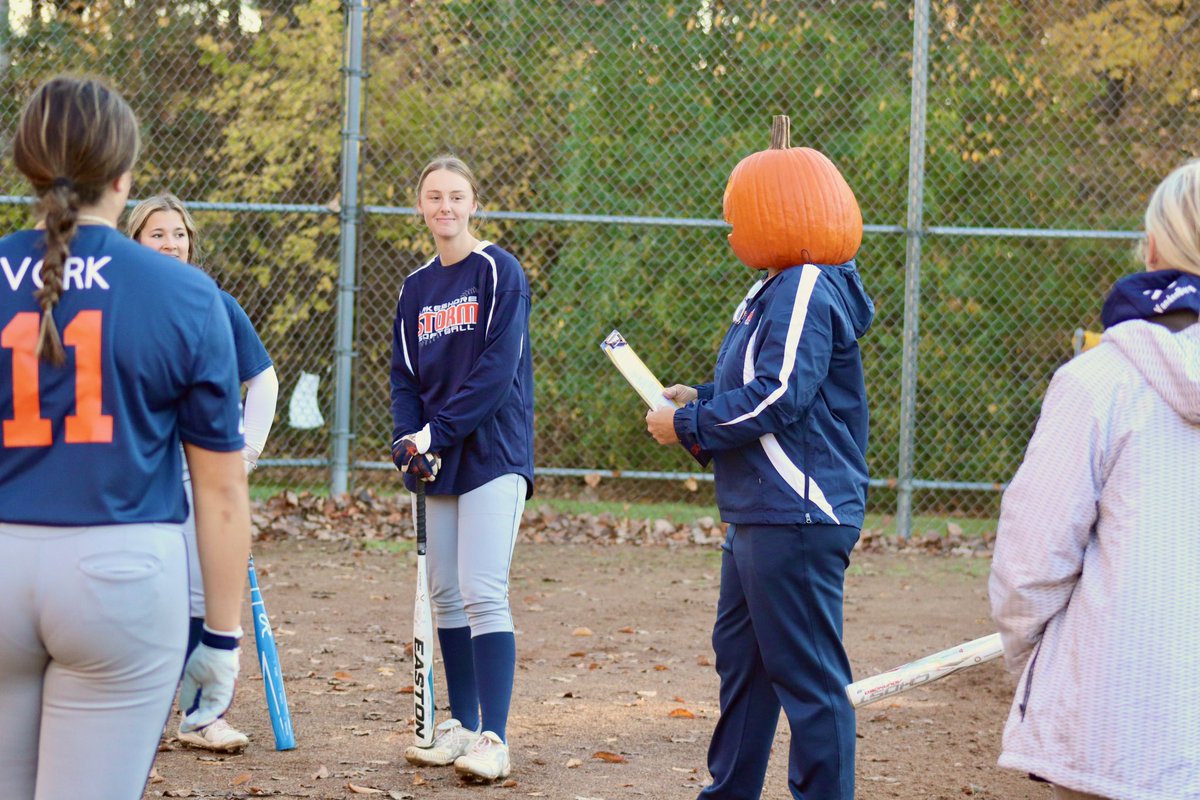 MIStormSleeman's tweet photo. Halloween vibes at practice yesterday🎃 

@BrittiniK24 @McCallSalmon @FSU_SB @CoachFentonBG @jess_bracamonte @JoGwiz @OhioBobcatSB @AQSoftball @JetsSoftball @WMUSoftball @Paige_McMenemy @svsu_ryan @NIUSoftball @CoachWoo24 @amberb06 https://t.co/dSW8khSLDe