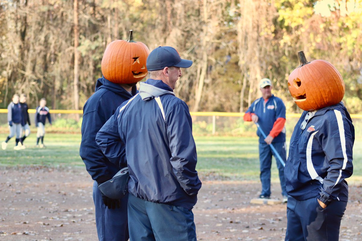 MIStormSleeman's tweet photo. Halloween vibes at practice yesterday🎃 

@BrittiniK24 @McCallSalmon @FSU_SB @CoachFentonBG @jess_bracamonte @JoGwiz @OhioBobcatSB @AQSoftball @JetsSoftball @WMUSoftball @Paige_McMenemy @svsu_ryan @NIUSoftball @CoachWoo24 @amberb06 https://t.co/dSW8khSLDe