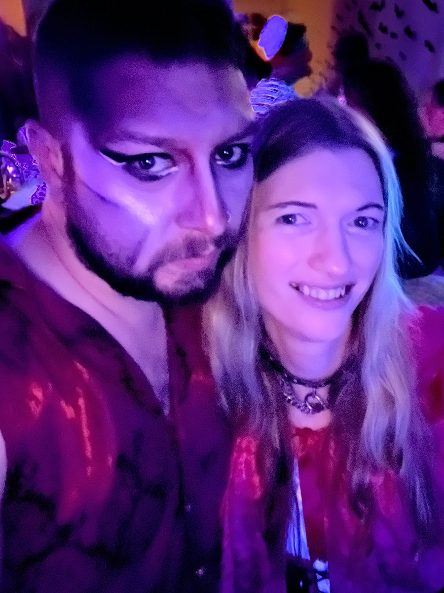 theclayphoenix's tweet photo. More moments honey!! #HalloweenHavoc #Halloween #Halloweekend #halloweenparty2022 https://t.co/Puj2O51Xev