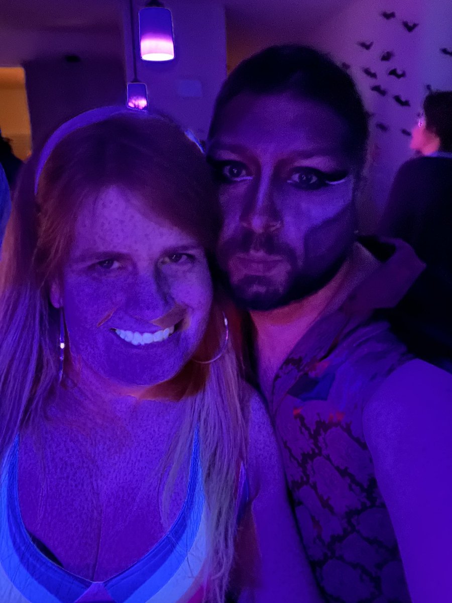 theclayphoenix's tweet photo. More moments honey!! #HalloweenHavoc #Halloween #Halloweekend #halloweenparty2022 https://t.co/Puj2O51Xev