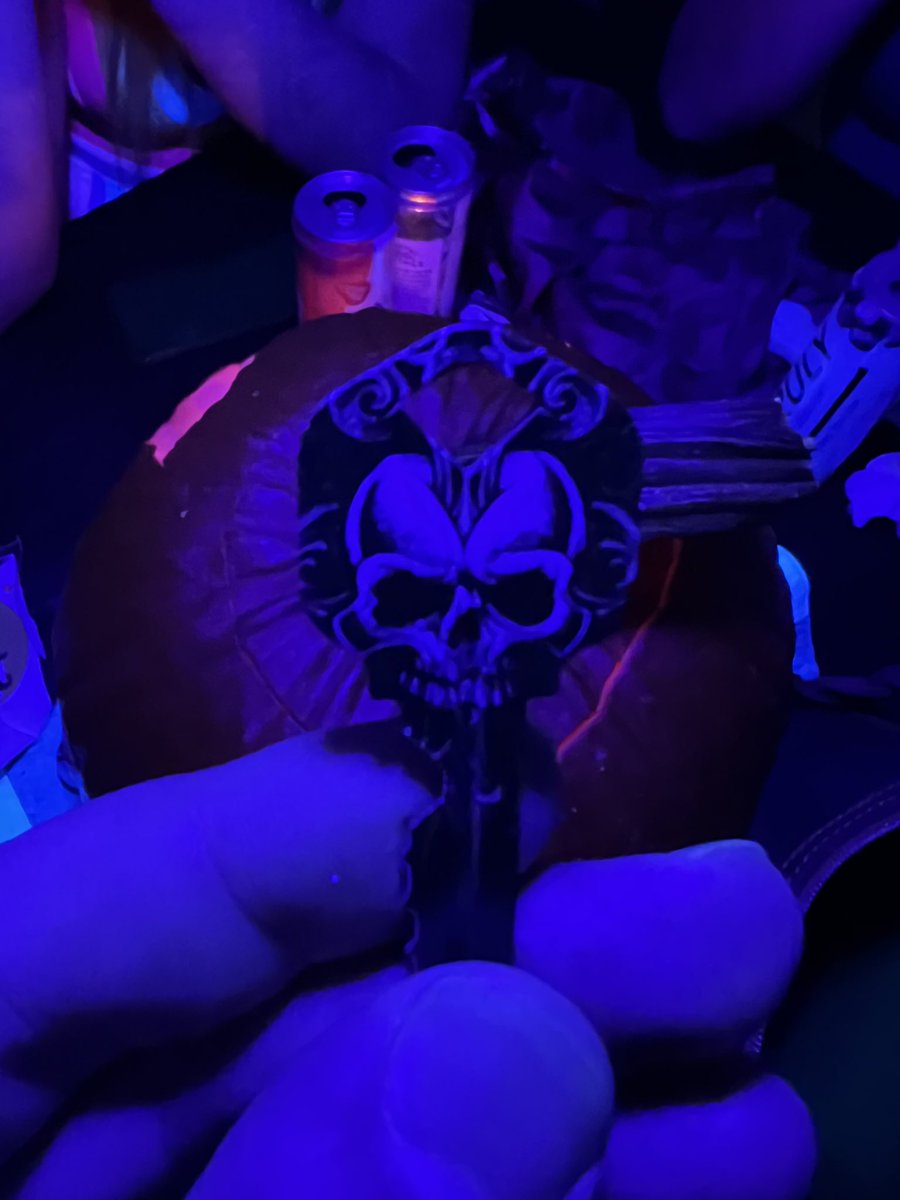theclayphoenix's tweet photo. #Halloween #halloweenparty2022 #HALLOWEENPARTY #Halloweekend My surprise he gave me a key to his house! 😘 He is the best!! https://t.co/G6ipPdUL48