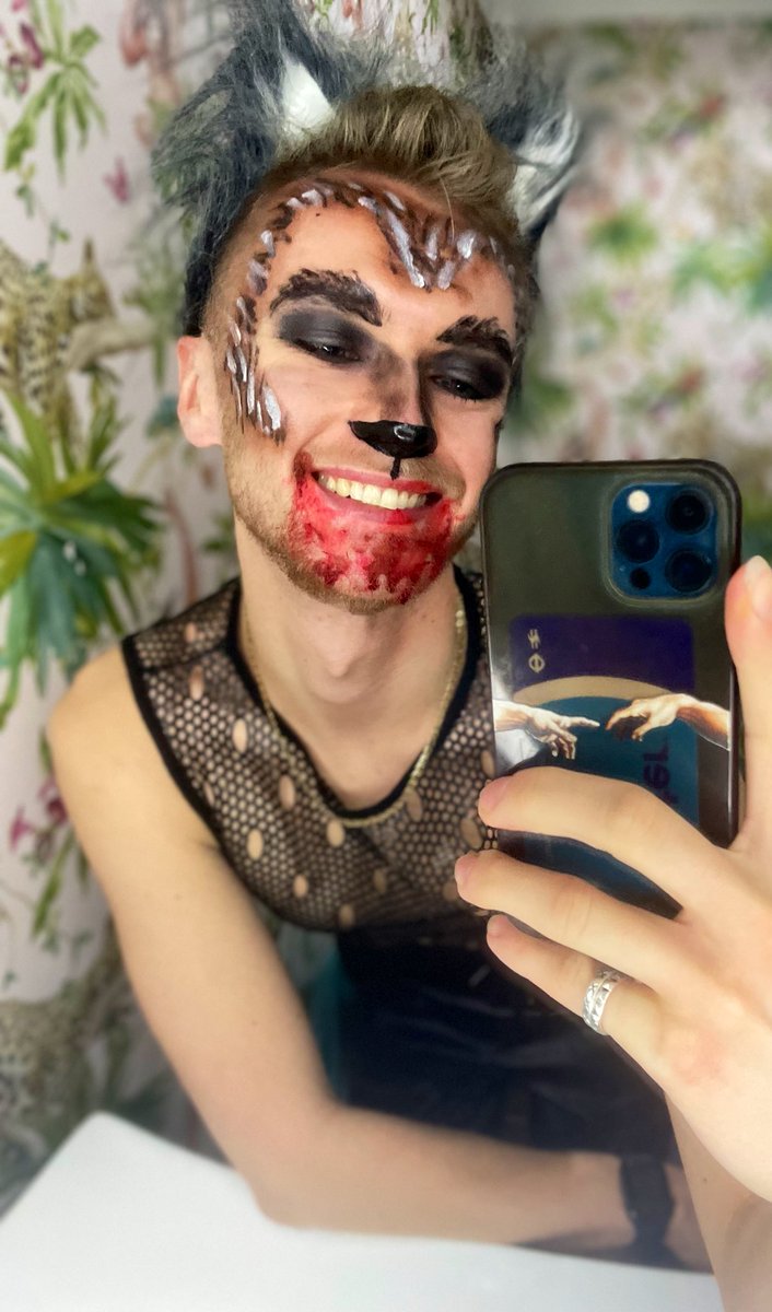jamescarroll98's tweet photo. Woof🐺🎃 https://t.co/3saVpceZUn