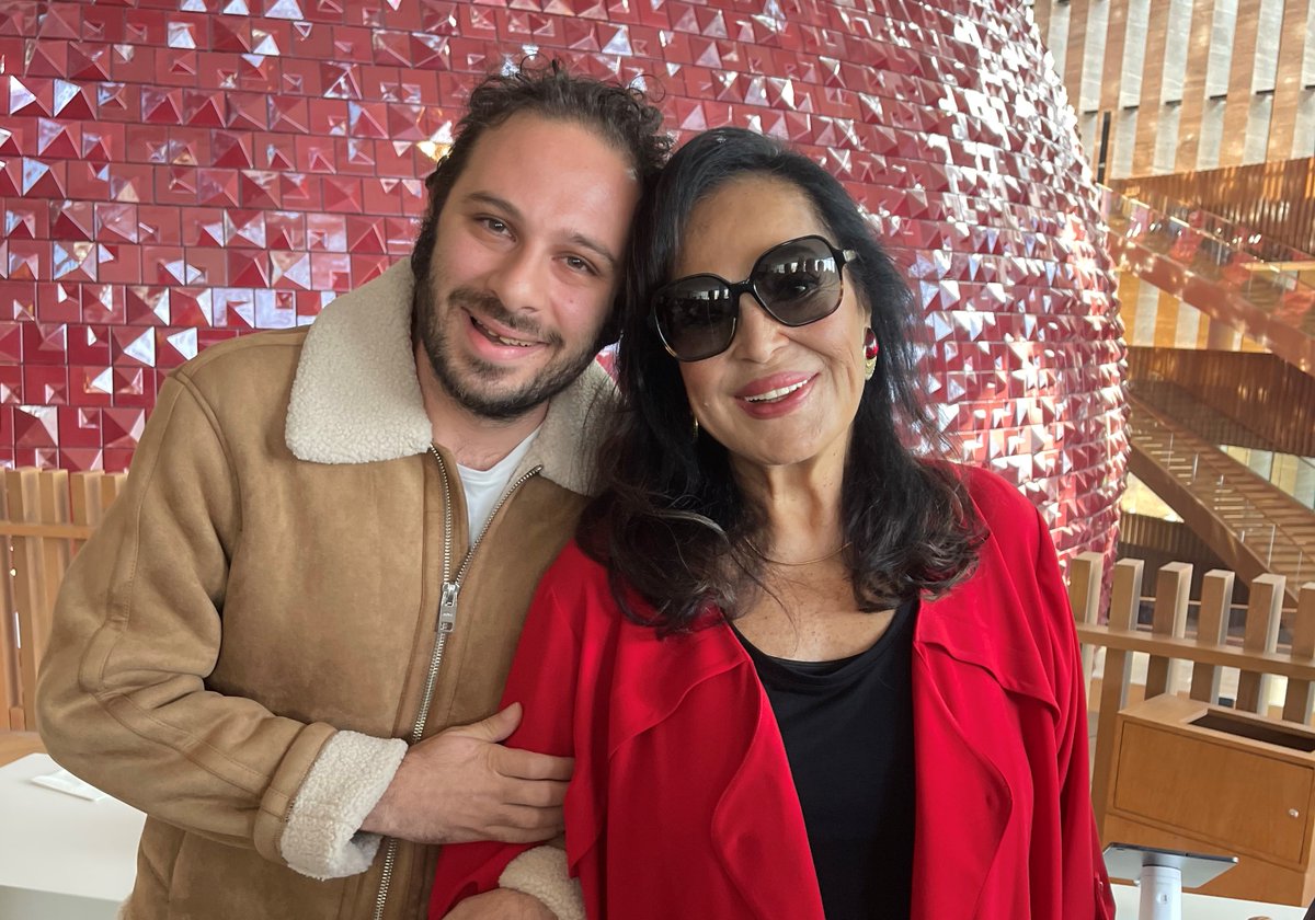 Beyoğlu Kültür Yolu Festivali kapsamında Türkan Sultan'la Akm hatırası...
#akm #TürkanŞoray #Sinema #Kültür #Sanat #yesilcam #Türksineması #SelviBoylumAlYazmalım #Karagözlüm #Film #Sultan