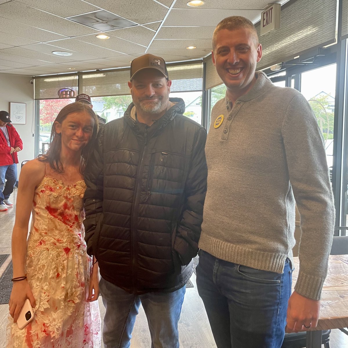 votehess22's tweet photo. Another busy weekend! Thank you to everyone that stopped by Primo Espresso on Saturday. My mini me and I finished the day by taking in the 5th/6th grade football game. Only 8 more days to get your ballot in! #hessfortigard #votehess #tigard #oregon #tigardoregon https://t.co/vpqPF8crkx