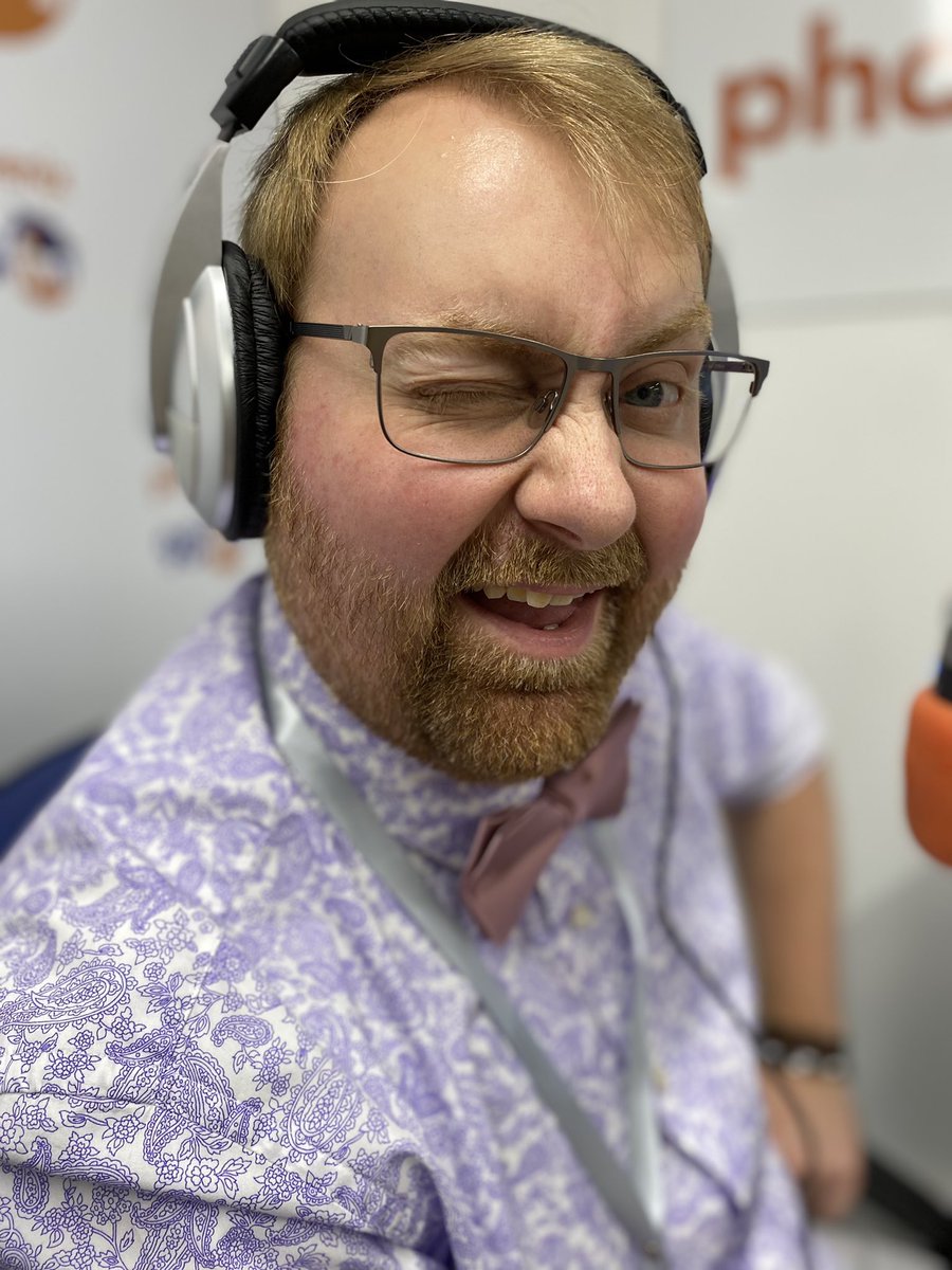 Al Egro was in love with Melody, DJ Scratch’s wife and he hated how badly Scratch treated her. He’s in love, what better motive for murder? #DeadAir