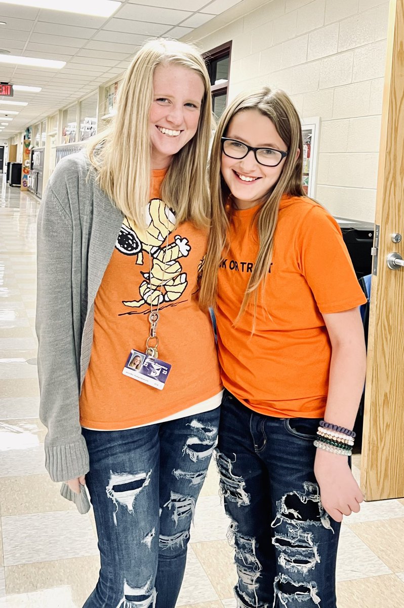 My pumpkin patch and my Halloween twin! <a href="/AmandaEleTweets/">Amanda Elementary</a> #MiddieRising