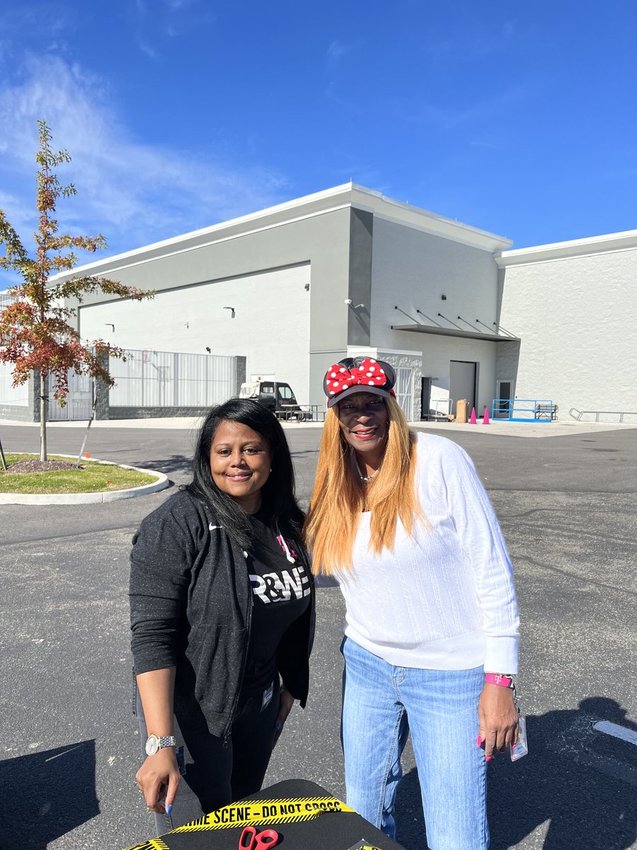 HR on site LOVING ON our employees and families at our candy give away today😍 ⁦<a href="/mikeluellen/">mike luellen</a>⁩ ⁦@BPTolley⁩ ⁦<a href="/kishatolliverhr/">Kisha Tolliver</a>⁩