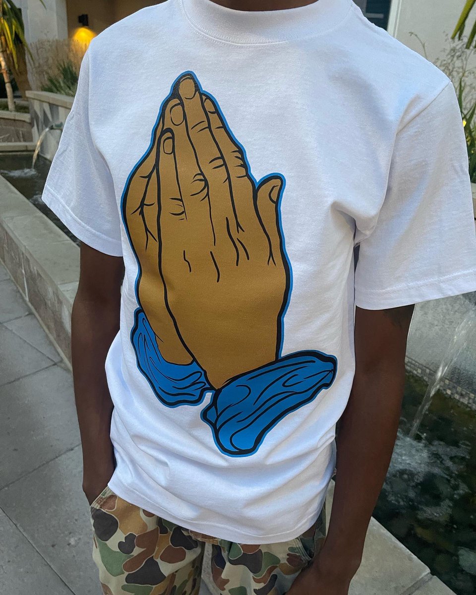 ReveaLosAngeles's tweet photo. #PrayforLA tee available now at https://t.co/QQRICGZFc9 🙏🏾💙 https://t.co/WUQjyAiKrM