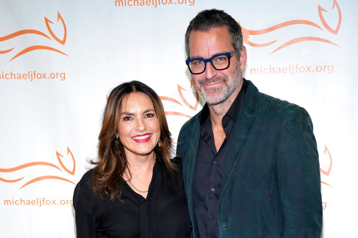 KelliGiddishIta's tweet photo. #MariskaHargitay #PeterHermann
#AugustHermann https://t.co/XkSyqj1iZv