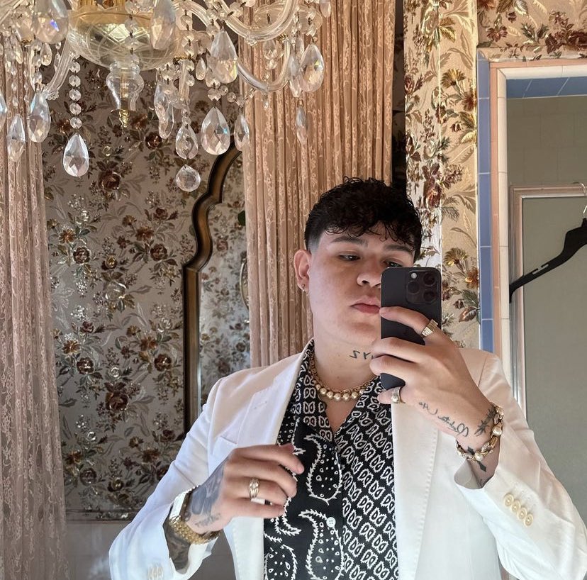 Junior H on Twitter "Así de elegantes los quiero este 11/11/22 🤍📀 https//t.co/KauaV9sZwz