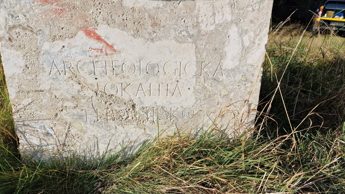 Igimsk's tweet photo. archeologická lokalita hradisko🛖☀️🚜
Zvaná aj #Burich na ceste z Popradu do Smokovca.  
@Igimsk 📷
@adventoura @retroturistika 
@vysoketatry_sk @RegionVysokeTat https://t.co/2IQdUzT9sy