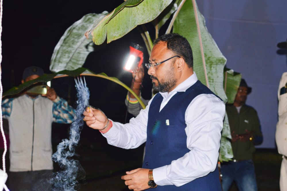 BimalBorah119's tweet photo. Chhath is a festival which is all about purity, devotion and offering prayer to Sun God

Blessed to offer obeisance to Chhathi Maiya on the auspicious occasion of #ChhathPuja celebrations organised by Sri Sri Juria Aai Than, Bamunbari, Churatonibam at Tingkhong, today. https://t.co/XIC9VuZdnP