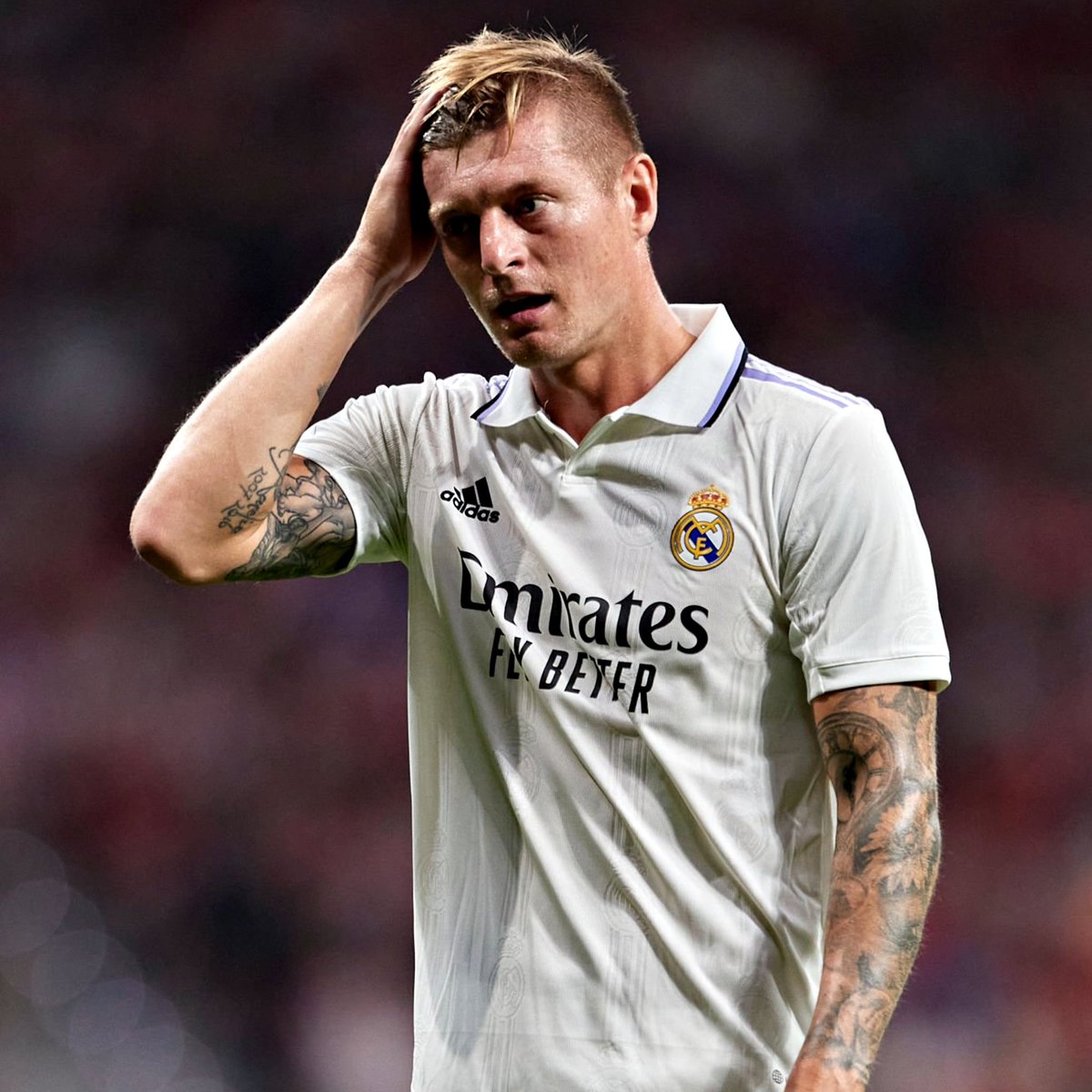 SoyFan10's tweet photo. Después de 14 años de carrera, llegó un arbitraje lamentable a sacarle la primer tarjeta roja en la historia a Toni Kroos por una falta que no era ni amarilla.

HOY SE MANCHÓ LA PELOTA. https://t.co/cmIOajJihY
