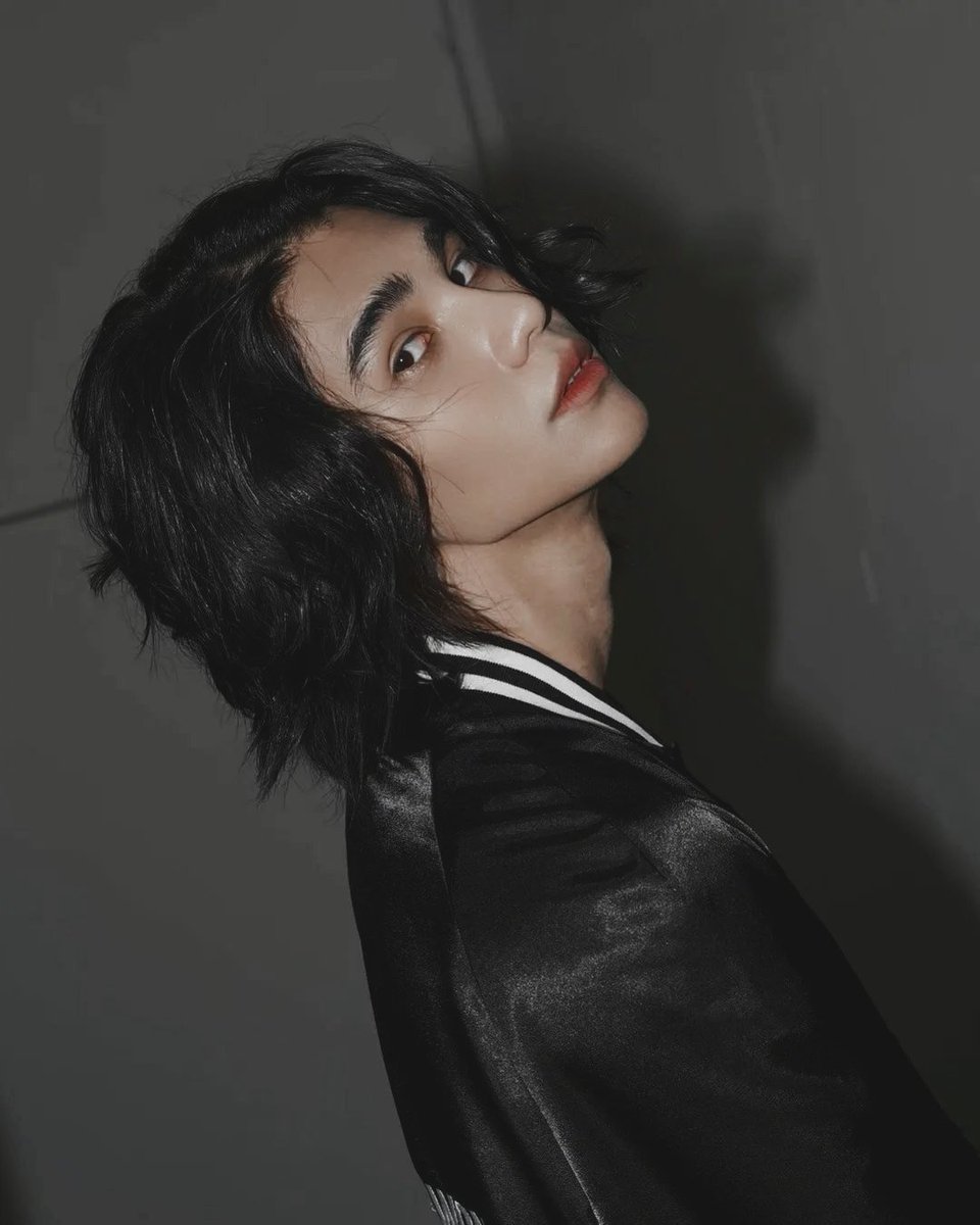 KhalamityGodx's tweet photo. 𝙄 𝙘𝙖𝙣 𝙗𝙚 𝙖 𝙗𝙖𝙙𝙖𝙨𝙨
𝙖𝙣𝙙 𝙡𝙤𝙫𝙚 𝙡𝙖𝙘𝙚
#SDBIRTHDAYCONCERT https://t.co/VzVDvvvqlq