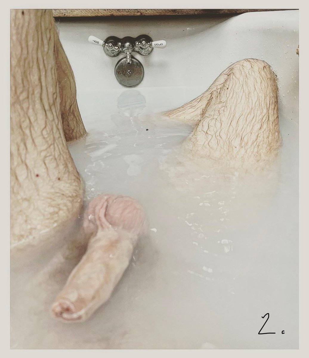 hubby_d's tweet photo. The best series of the good day in the bath. https://t.co/qh8Xz29yGH
