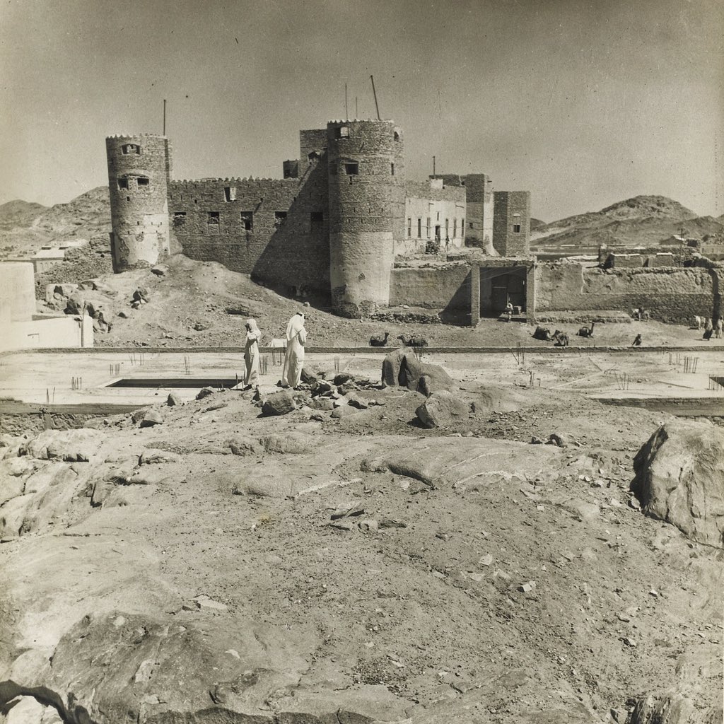 🔺الجبال التاريخية في وسط #الطائف🔺

⛰🗻⛰

و مواقعها على الخريطة 📌 ..
و طَرفاً من أخبارها 📚..

1️⃣
سلسل...