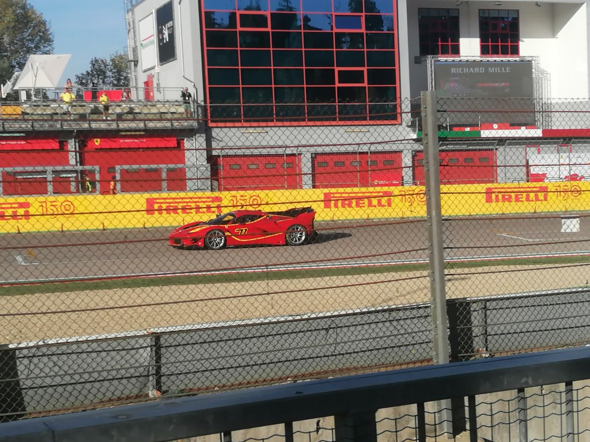 Ark_Garofoli's tweet photo. Oh ma ne parliamo di questi scatti con smartphone a 270 km/h?
#FerrariChallenge #ferrariday #finalimondiali @TechnicalRacing https://t.co/iagCnysxAK