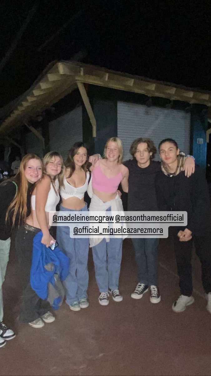 PortalCazarez's tweet photo. 📸 Mikey e Mason em fotos com fãs. 💗

Miguel Cazarez and Mason Thames in photos with fans. https://t.co/ARDZOby3Hn