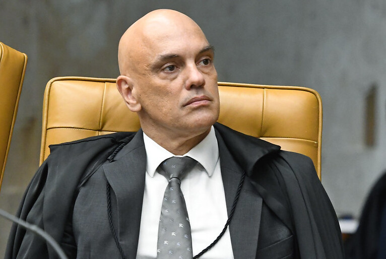 updatecharts's tweet photo. DEIXEM O NORDESTE VOTAR! Alexandre de Moraes cogita estender o horário de votação no país após denúncias dos eleitores, afirma jornalista George Marques. https://t.co/4mdwIWW9PF
