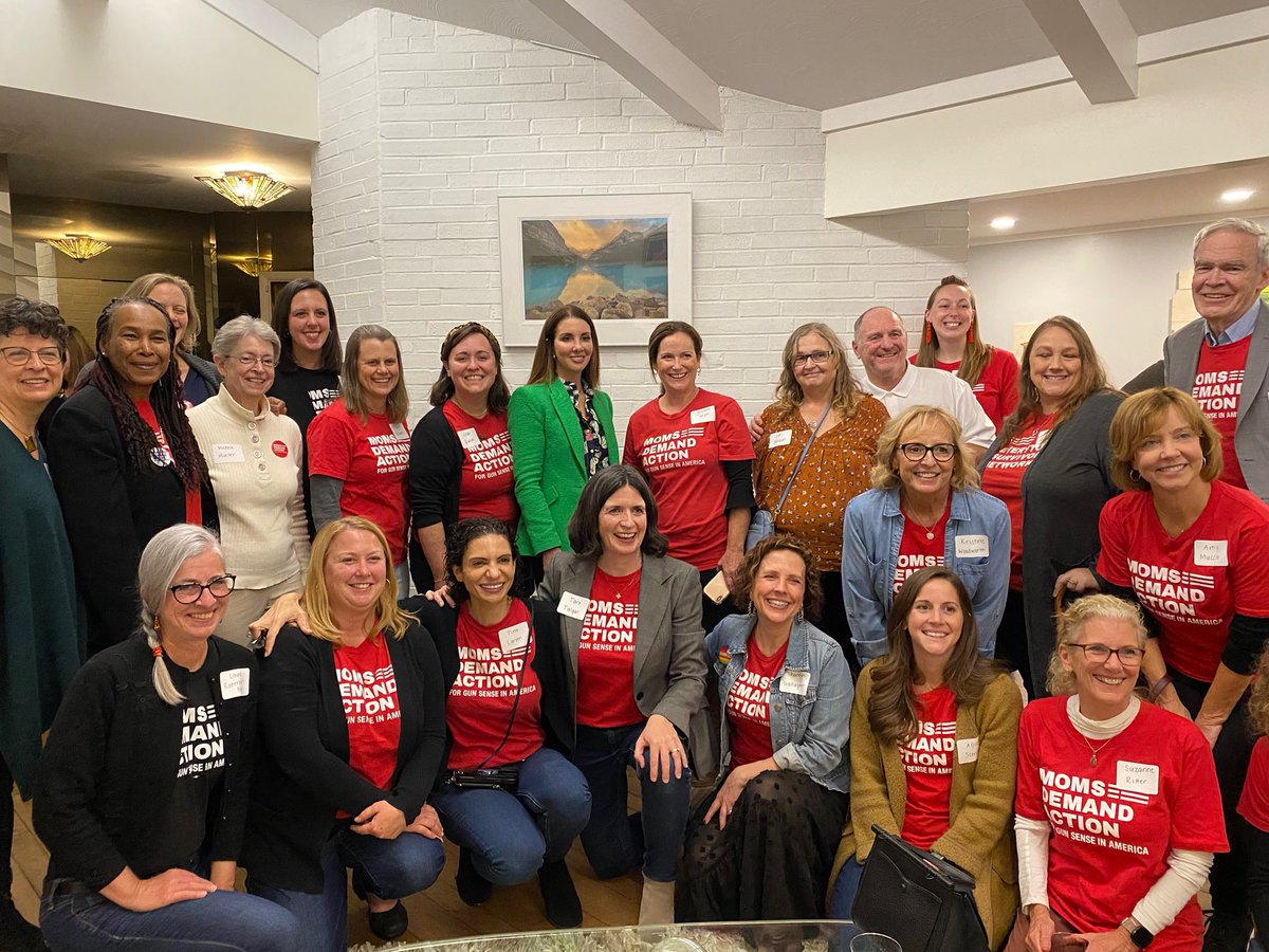 Everytown's tweet photo. This weekend, @MomsDemand and @StudentsDemand volunteers across the country are getting out the vote for Gun Sense Candidates—because lives are at stake.

Use our tool to find Gun Sense Candidates on your ballot: https://t.co/SAlbI5s3J0 https://t.co/FmzWJkRopP