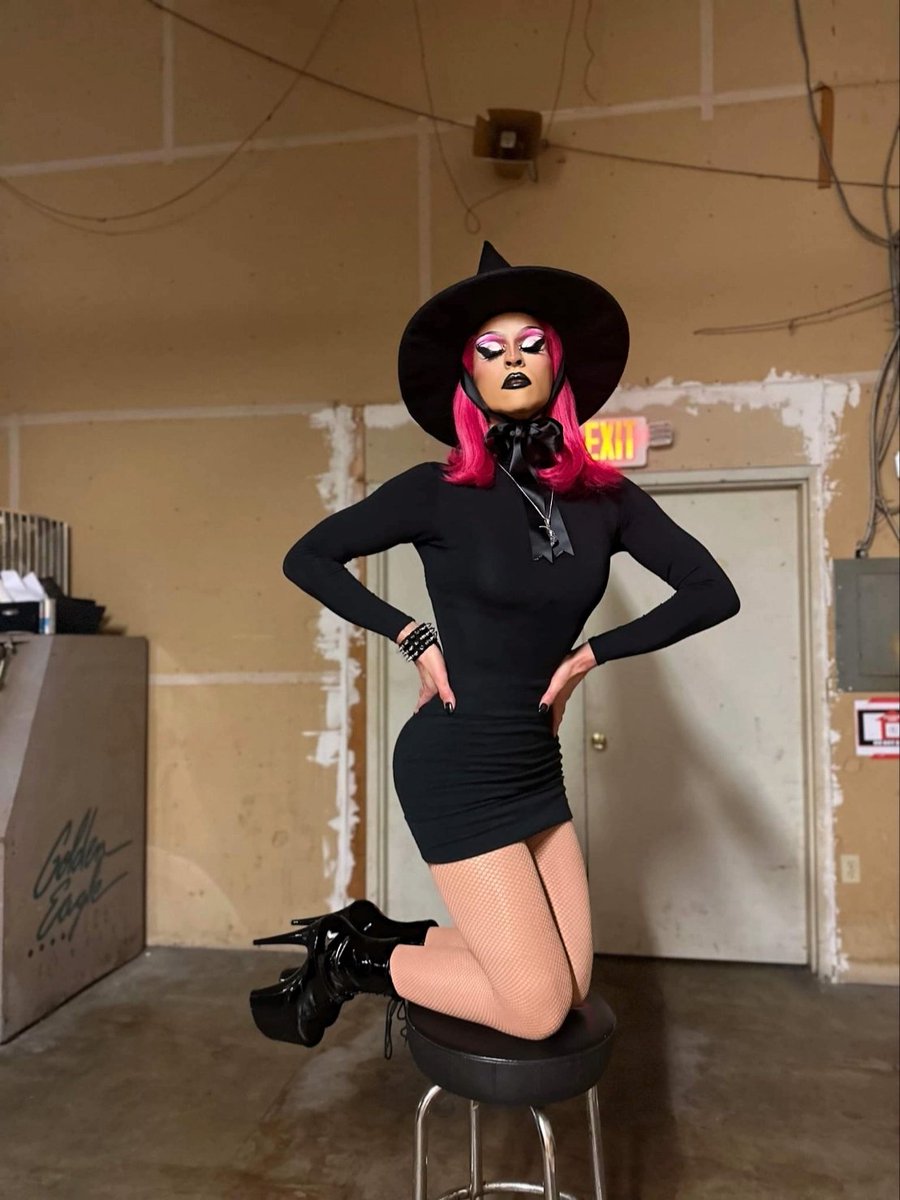 Princ3sseric's tweet image. You better work, Witch🧙‍♀️✨️
#Halloween2022 #witch