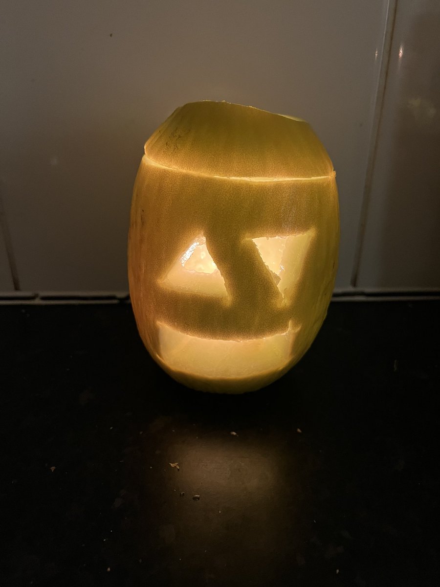 amyhelenwood's tweet photo. #underprepared Hallowe’en melon 🎃❤️ https://t.co/3emqstKeyP