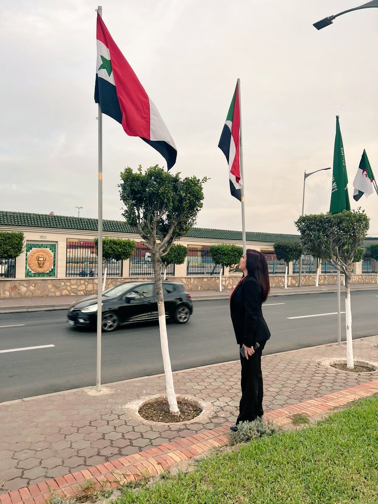 ramiaalibrahim's tweet photo. في #الجزائر مقعد سوريا فاعل نشط وعزيز غير مجمد...علمها يرفرف مع باقي أعلام الدول العربية بالجامعة...في الجزائر العروبة شعور فخر وعز...والله💛
#الجزائر_القمة 
#القمة_العربية https://t.co/S8CzEZ10Ei
