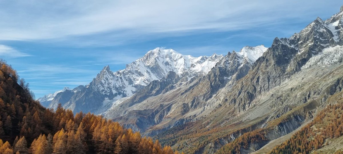 angiode15's tweet photo. Sua Maestà il #MonteBianco @gpnaef @SimonaBerlo #valFerret @Valle_dAosta https://t.co/1oMEmGdZjb
