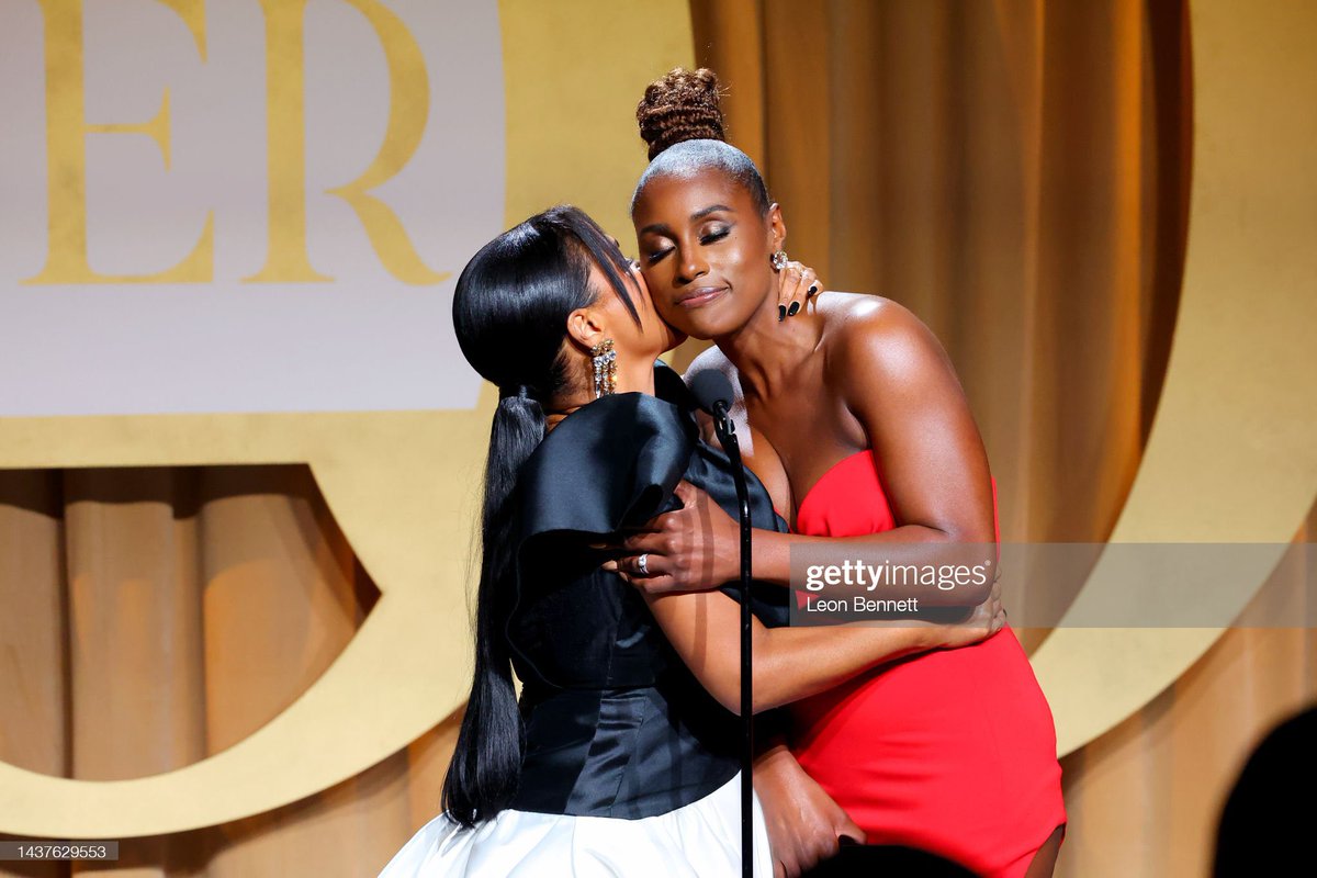 Nia Long attends the #EbonyPower100 Gala and presents Issa Rae with the People’s Choice Award ♥️