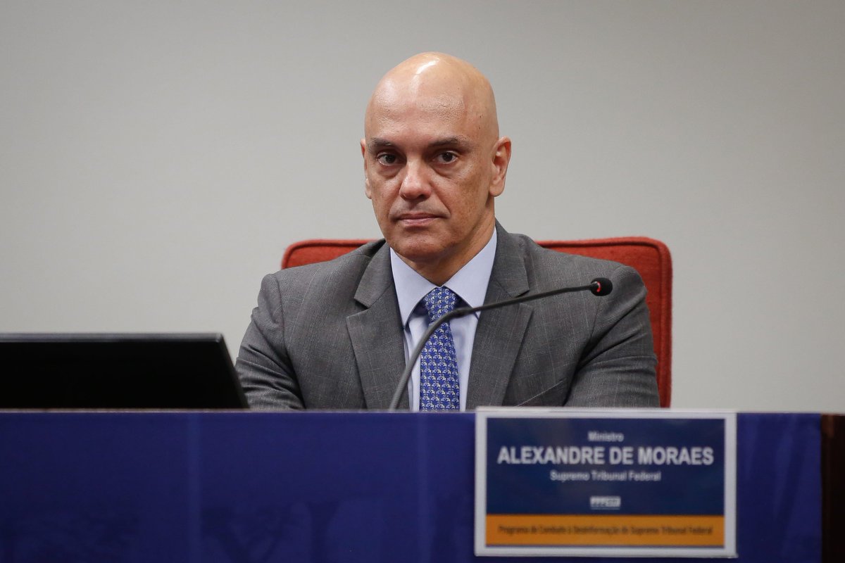 centralreality's tweet photo. Alexandre de Moraes cogita estender o horário de votação no país após denúncias de eleitores, afirma jornalista George Marques. DEIXEM O NORDESTE VOTAR! #Eleições2022 https://t.co/CvaQN9yZ7i