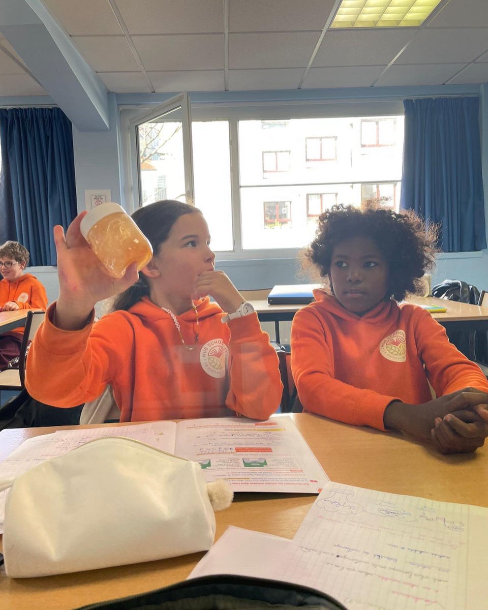 Learning through experiments is a great way to visualize and understand science!
The kids took the role of scientists to complete their worksheets and followed the famous method: observation-&gt;problem-&gt;hypothesis -&gt; experiment-&gt;results-&gt;conclusion🧪 🧬 🧫