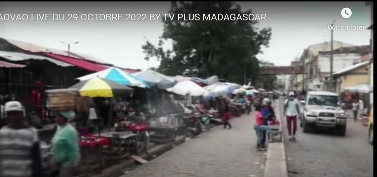 DagoNewsreader's tweet photo. Mba jereo ange ny tsena-tsika e!
Misy ny @traftnr : ny mpiantsena, maro ny entana hamidy :👍🏽!
Maro koa ny 🚶🏾♂️🚶🏿♀️sy ny 🚗🚙 : ireo dia mpividy koa. Omeo làlana ireo!
Mila #fahadiovana sy #filaminana ny #tsena sy ny #tananantsika!
Araho ny torimarika sy ny zò!😉 #SantéPublique https://t.co/xtpKuZnXwv