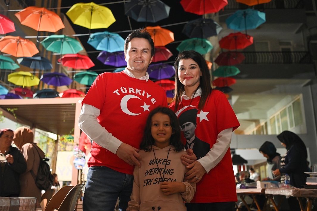 AvOkanKocakaya's tweet photo. 3. Demre Kekova Festivali sona erdi. 😔
Geriye, güzel yürekli hemşehrilerimizle fotoğraf karelerinde kalan anlar kaldı. ❤️
#demrefest
#demrekekovafestivali
#demrebelediyesi
#antalya #demre #kekova
#iyibelediyecilik https://t.co/FvinIAQsYL
