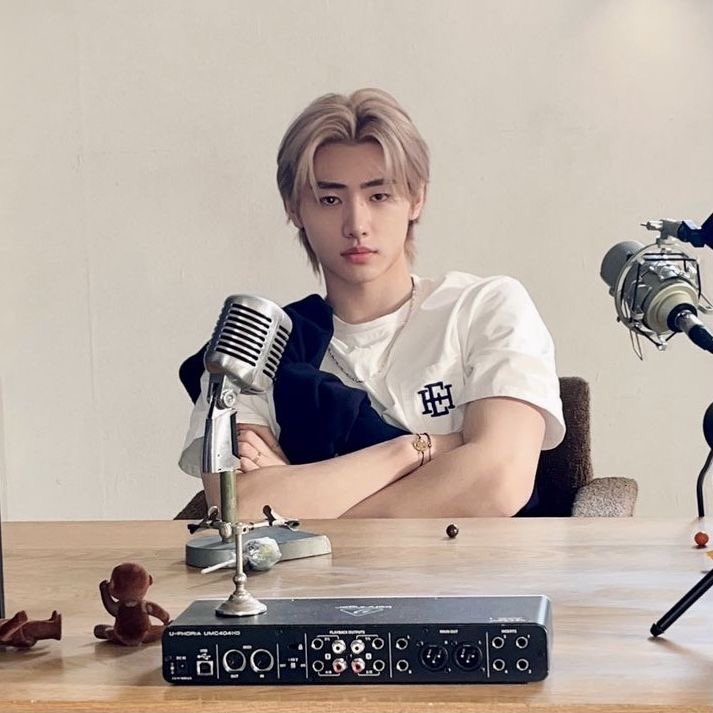 snghcentric's tweet photo. thread of sunghoon’s viral videos on twitter: https://t.co/6iJo0lSMFE