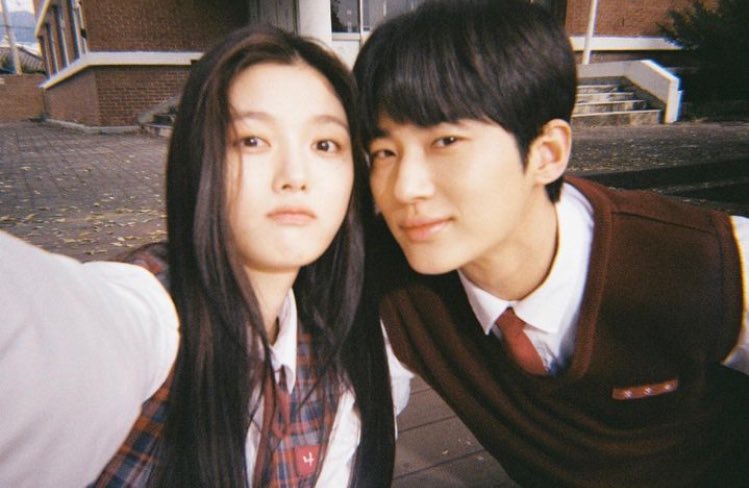 Santa_0104_'s tweet photo. So it was titled #20thCenturyGirl because he never got to see the 21st century girl 🥹 idk how to process this likee!! How could it end like that 😭😭

After youth of may I had a such emotional damage 😭💜❤️ https://t.co/mHDF5KNIyR